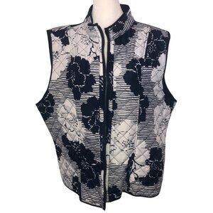 Alfred Dunner Woman’s Size 18 P Cape, Halleras Full zip Vest Navy blue& White.